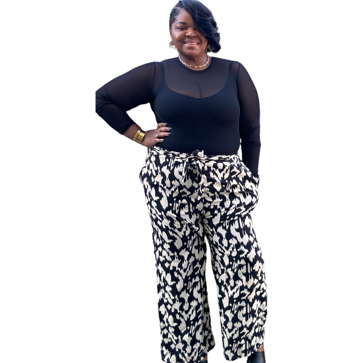 Womens Plus Black and White Wide Leg Belt Pant - Fabulously Dressed Boutique 